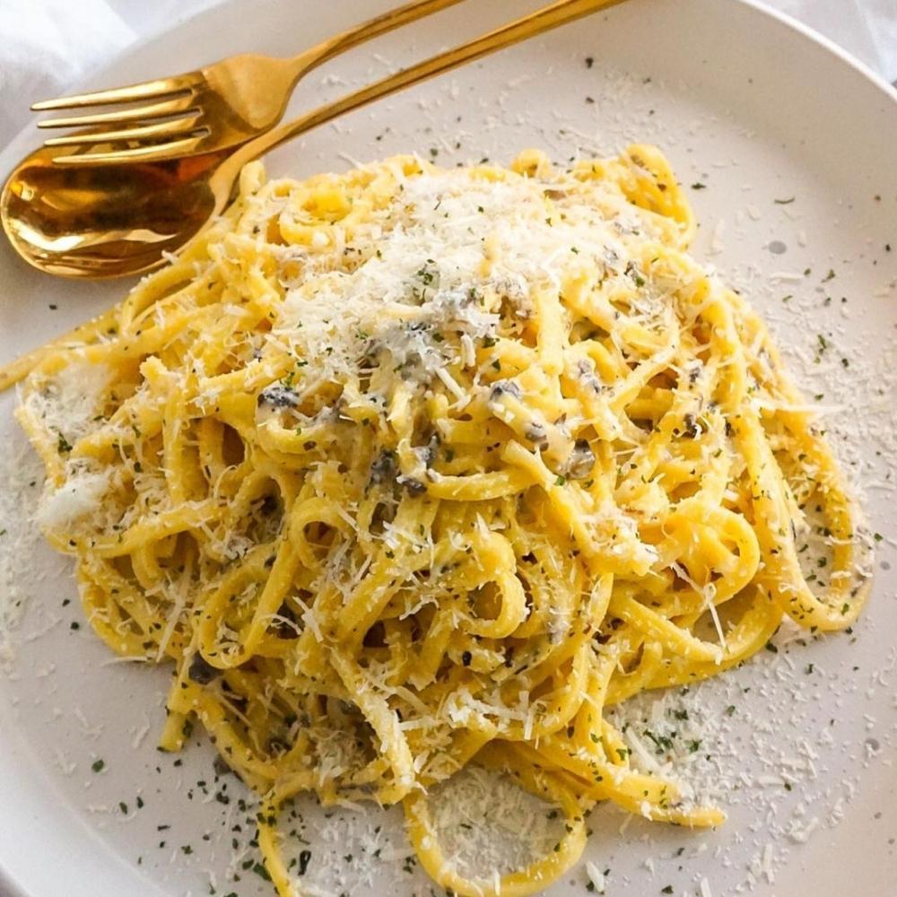 Cacio e Pepe-style Tonnarelli with Black Truffle